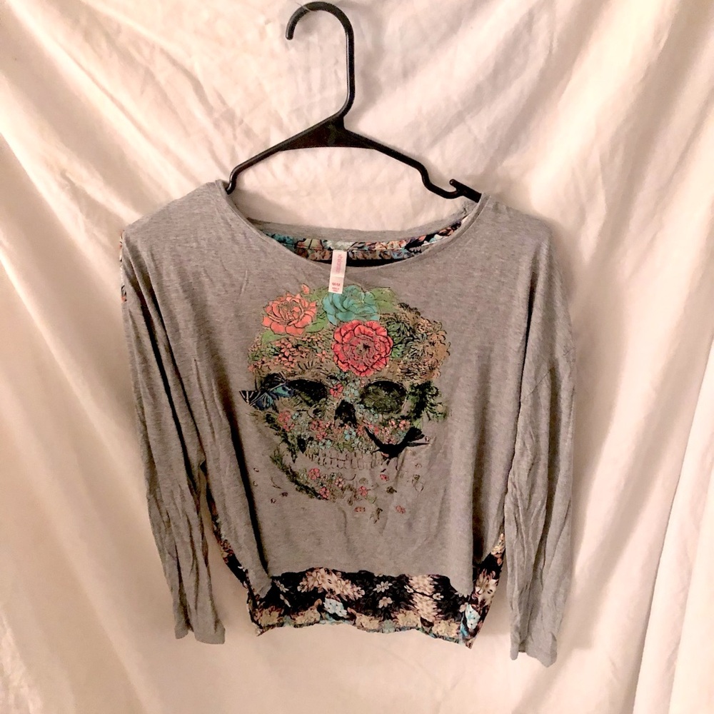 Long sleeve grey t shirt with flower skull and floral pattern on the back